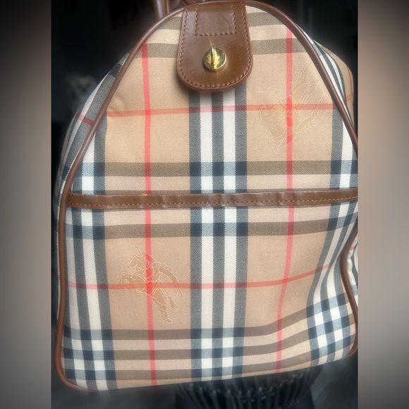 Burberry duffle traveling bag - Picture 12 of 17